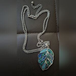 Blue & Green Large Leaf Pendant Choker Necklace with extension. Excellent Cond.
